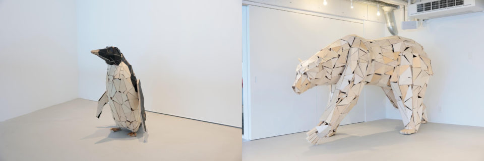 建築廃材で作られたホッキョクグマやペンギン