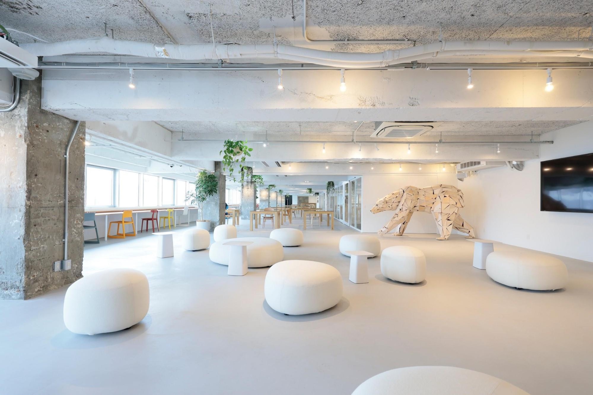 変わり続ける空間が、共創を育む──地球中心デザイン研究所のオフィスデザイン