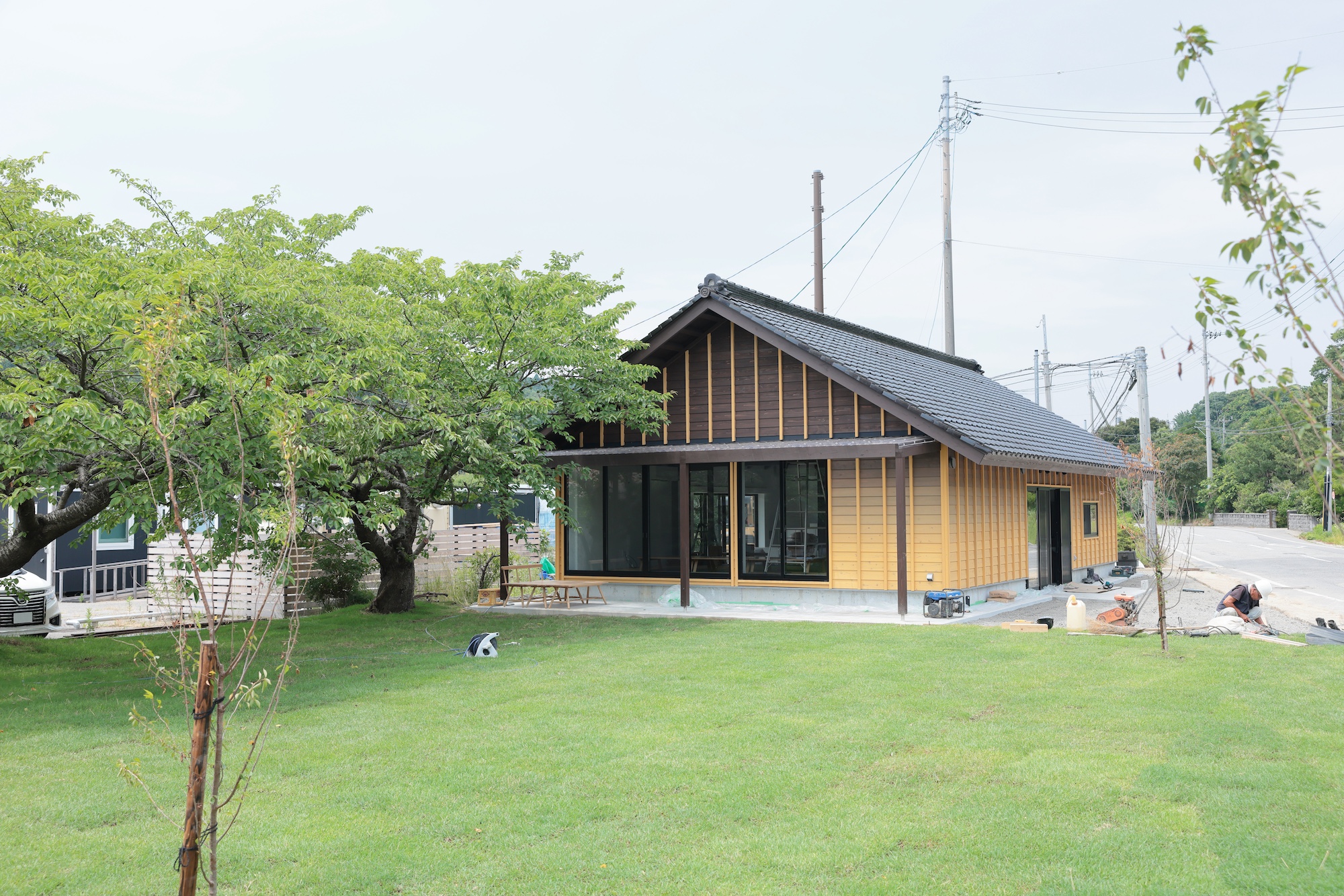 循環と文化をつなぐ家具と灯り、狼煙のみんなの家へ